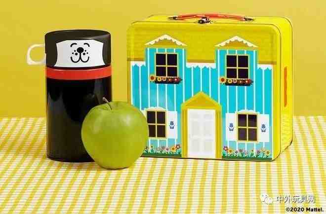 ac725c8e-f0b0-433c-9806-e61279056d58-LunchboxApple_FisherPrice_GiftShop.jpg