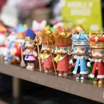 2万元换2袋玩具！年轻人买“盲盒”图什么？
