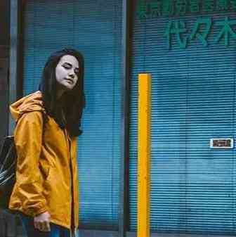 日本时尚秘闻 | 海边一件平平无奇小马甲，售价居然近1300元？