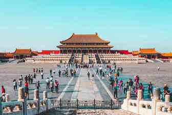 中国老物件在国外走红后引争议！遭网友吐槽“割韭菜”