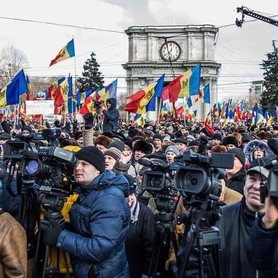 突发！这个欧洲国家政府重压下垮台，外援难解经济危机，当前贸易风险需关注
