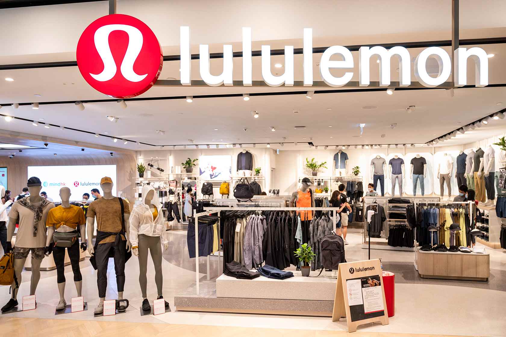 lululemon2022年总营收81亿美元，同比增长30%