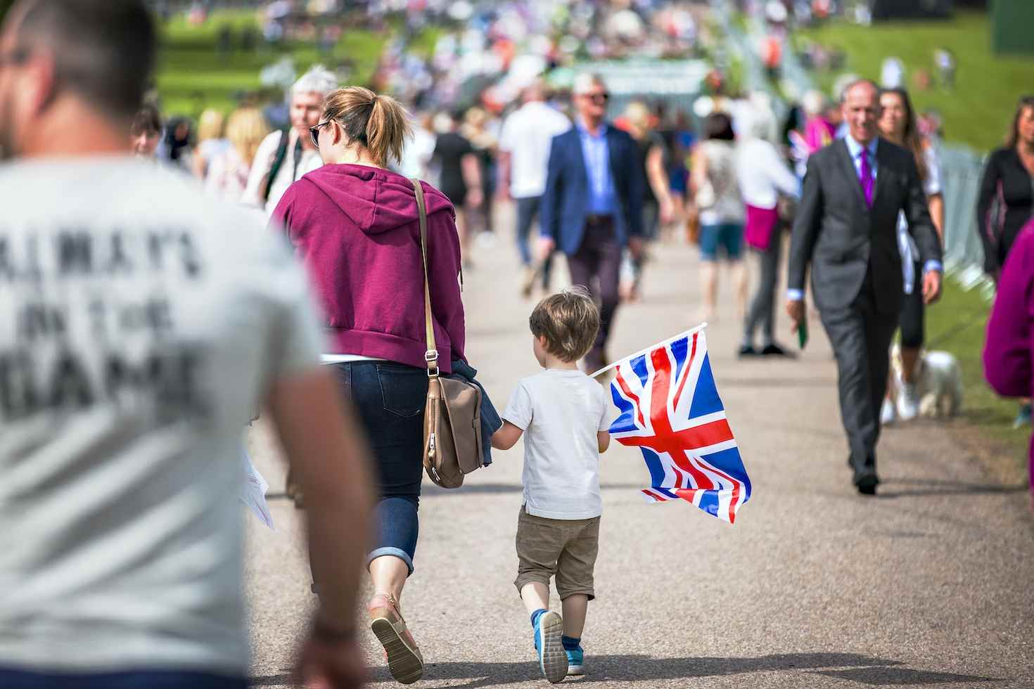 2022年英国网购支出达1106亿英镑，同比下降8.6%！