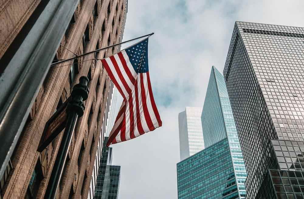 美国消费者将在2023年继续缩减开支！这些品类最受挫！
